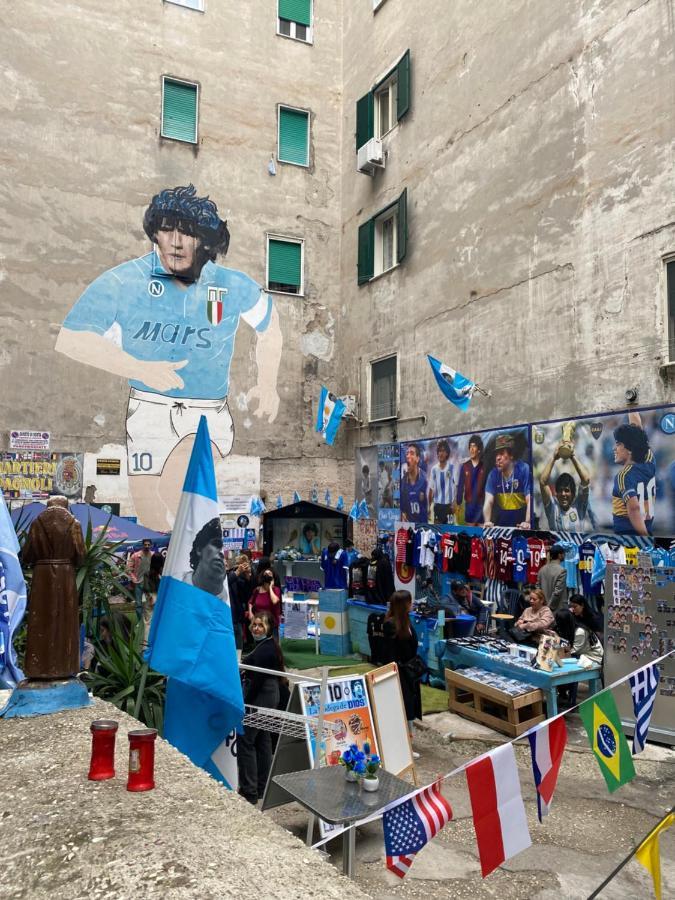 נאפולי Geman Flat - 1 Min Maradona Mural מראה חיצוני תמונה