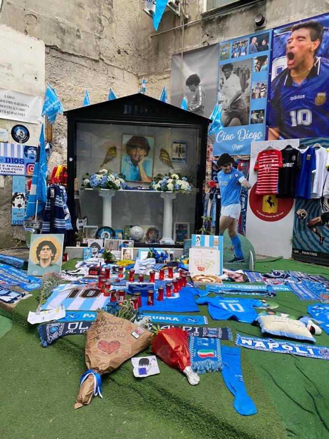 נאפולי Geman Flat - 1 Min Maradona Mural מראה חיצוני תמונה